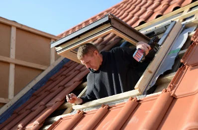 Pose de fenêtres de toit Velux à Soumont